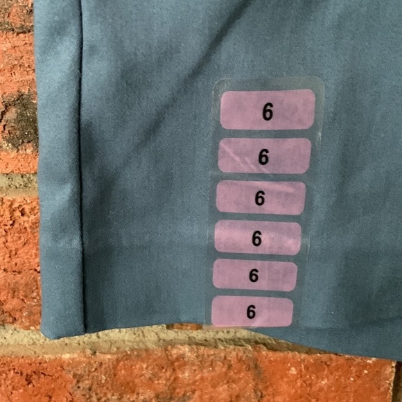 Isaac Mizrahi New York Blue Button Tailored Short - Picture 3 of 6